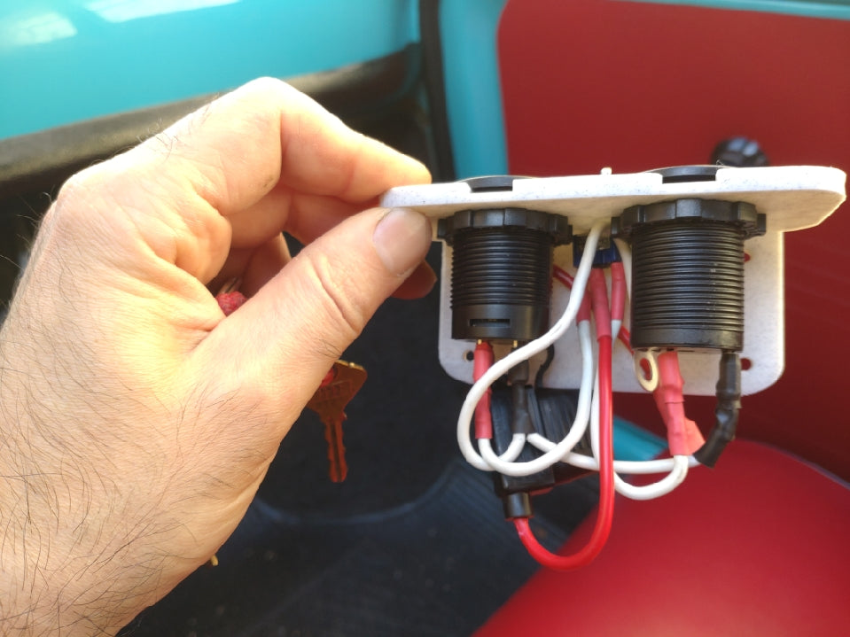 USB Charger Bracket for Fiat 500 – Fiat 500