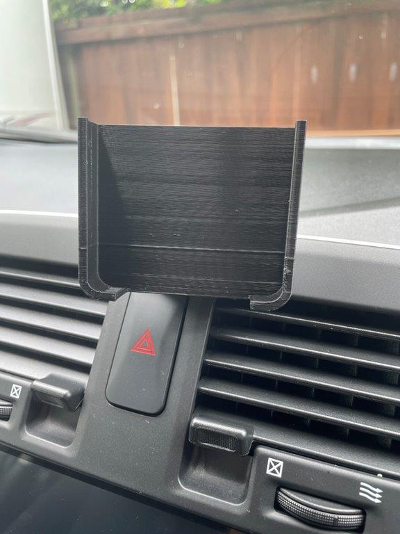 Nissan Leaf RHD Phone Mount – Nissan Leaf