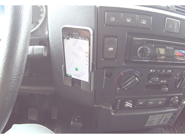 Phone Holder in the Land Rover Defender – Land Rover Defender