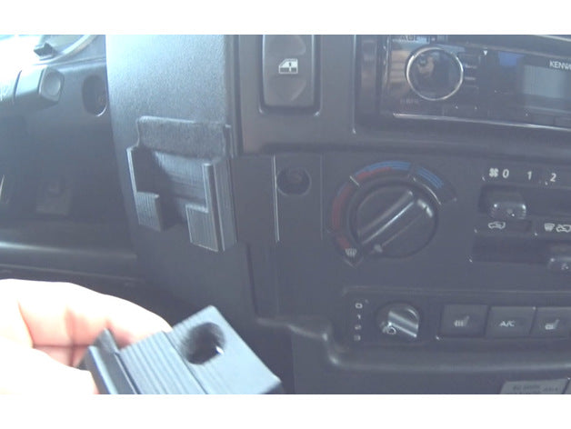 Phone Holder in the Land Rover Defender – Land Rover Defender