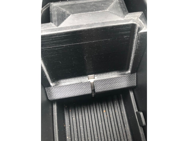 Ford F-150 Center Console iPhone 8+ with Charging Cable – Ford F-150