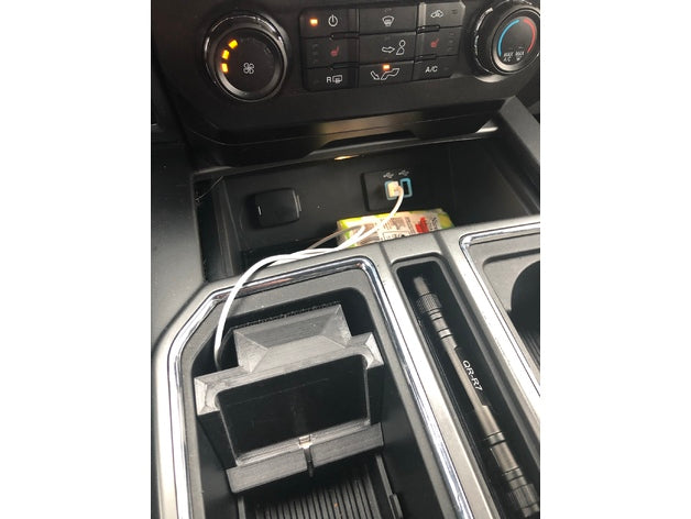 Ford F-150 Center Console iPhone 8+ with Charging Cable – Ford F-150