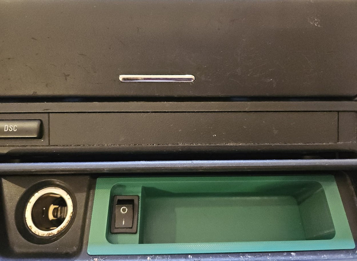 BMW E46 Ashtray with Switch for Toggling Cigarette lighter/12V Outlet – 2000 BMW E46