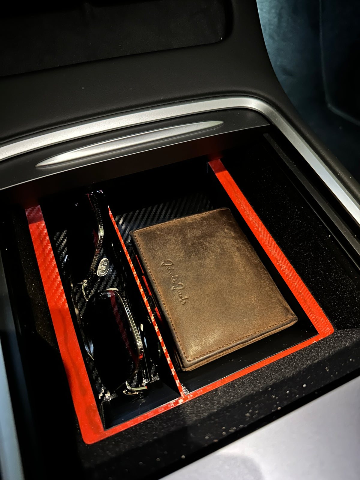 Tesla 3 / Y Console Tray from 2021 Models Onwards / Konsole Ablagefach Ab Modelljahr 2021 – 2021 Tesla Model 3, 2022 Tesla Model 3, 2023 Tesla Model 3, 2024 Tesla Model 3, 2025 Tesla Model 3, 2026 Tesla Model 3, 2021 Tesla Model Y, 2022 Tesla Model Y, 2023 Tesla Model Y, 2024 Tesla Model Y, 2025 Tesla Model Y, 2026 Tesla Model Y