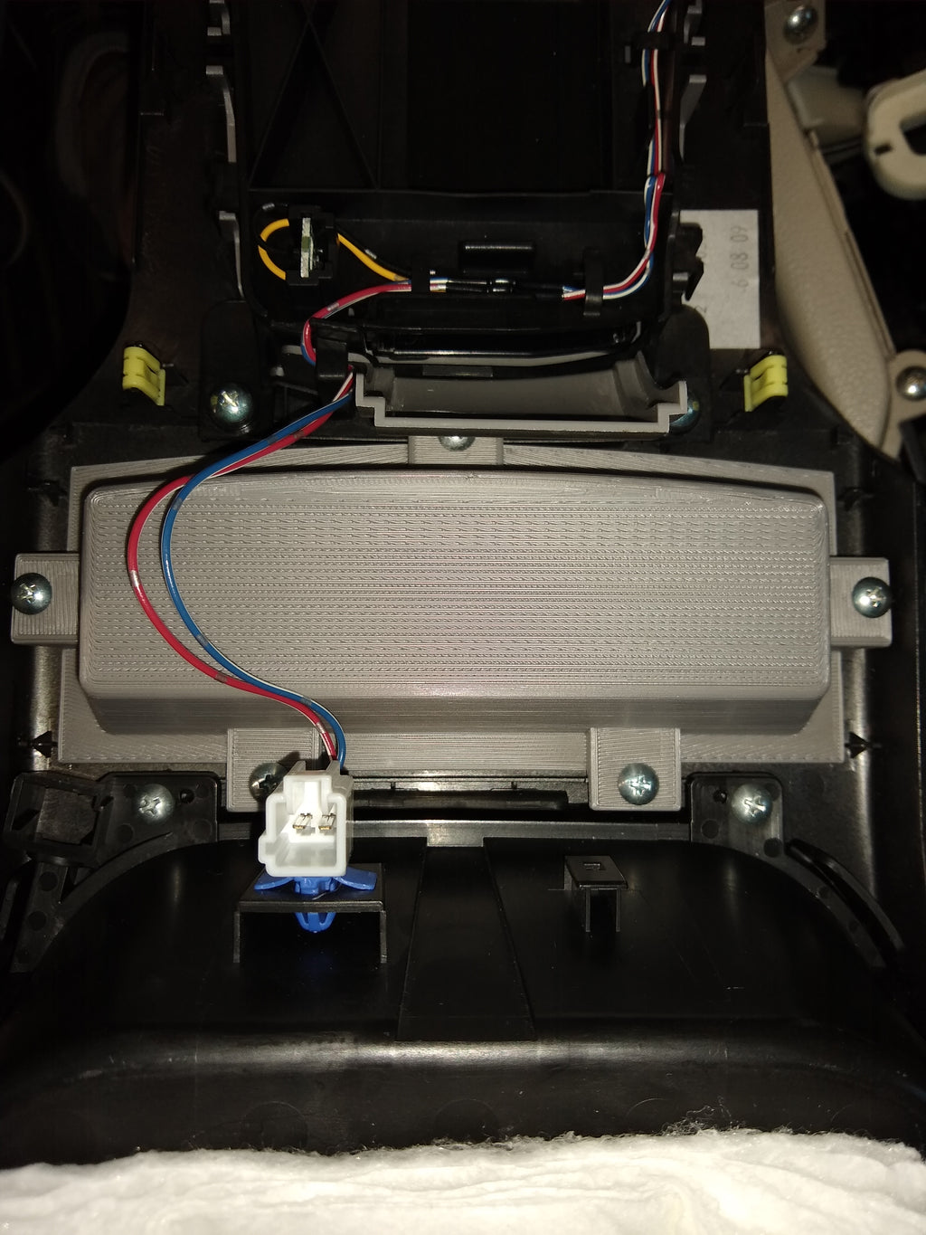 Full Width Console Tray for Subaru Outback 4th Gen – 2014 Subaru Outback, 2013 Subaru Outback, 2012 Subaru Outback, 2011 Subaru Outback, 2010 Subaru Outback