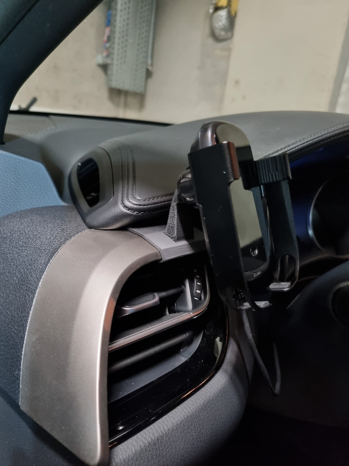 Phone Car Holder Toyota CH-R – Toyota C-HR
