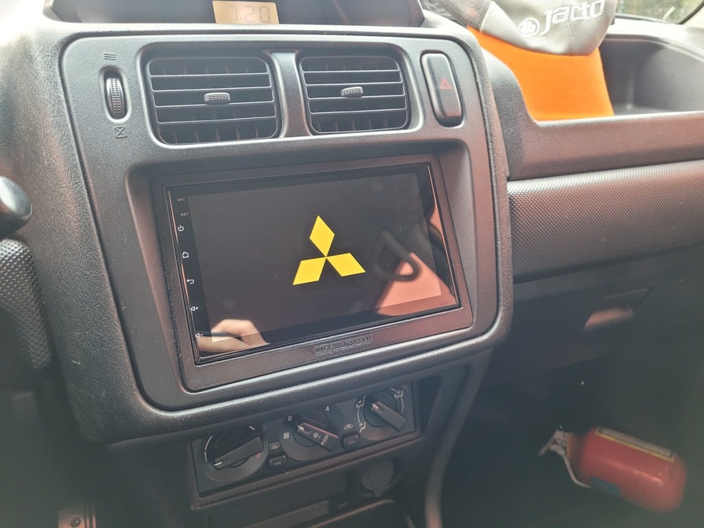 2din Frame – 2004 Mitsubishi Pajero Tr4