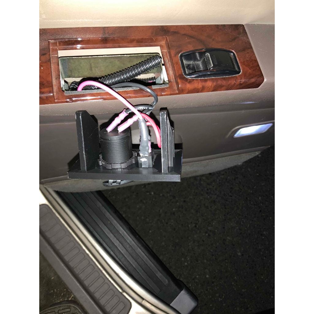 2nd Row Ashtray Usb Insert – 1990-1997 Toyota Land Cruiser 80 Series