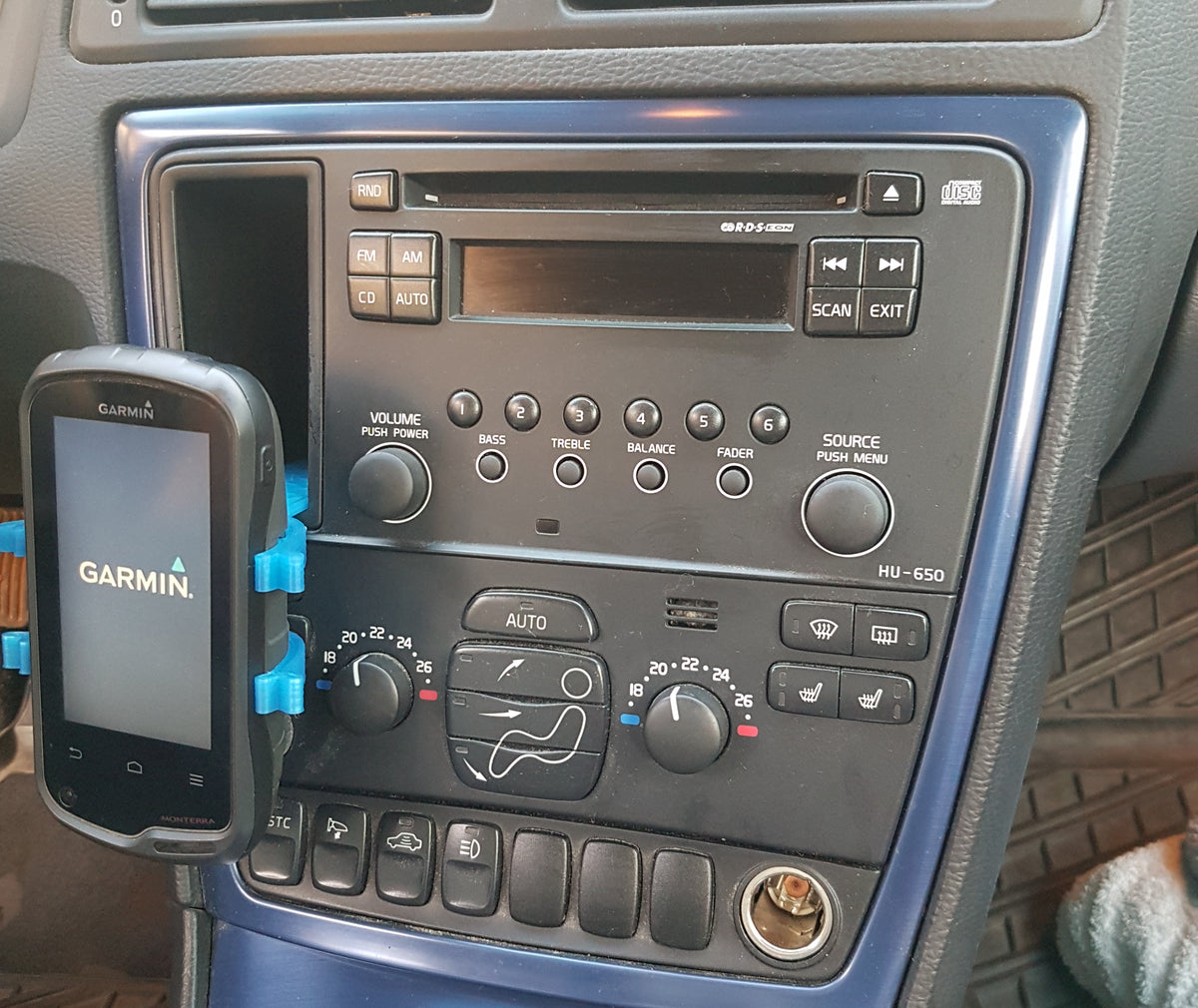Volvo V70 XC70 Garmin Monterra/Montana Mount – Volvo