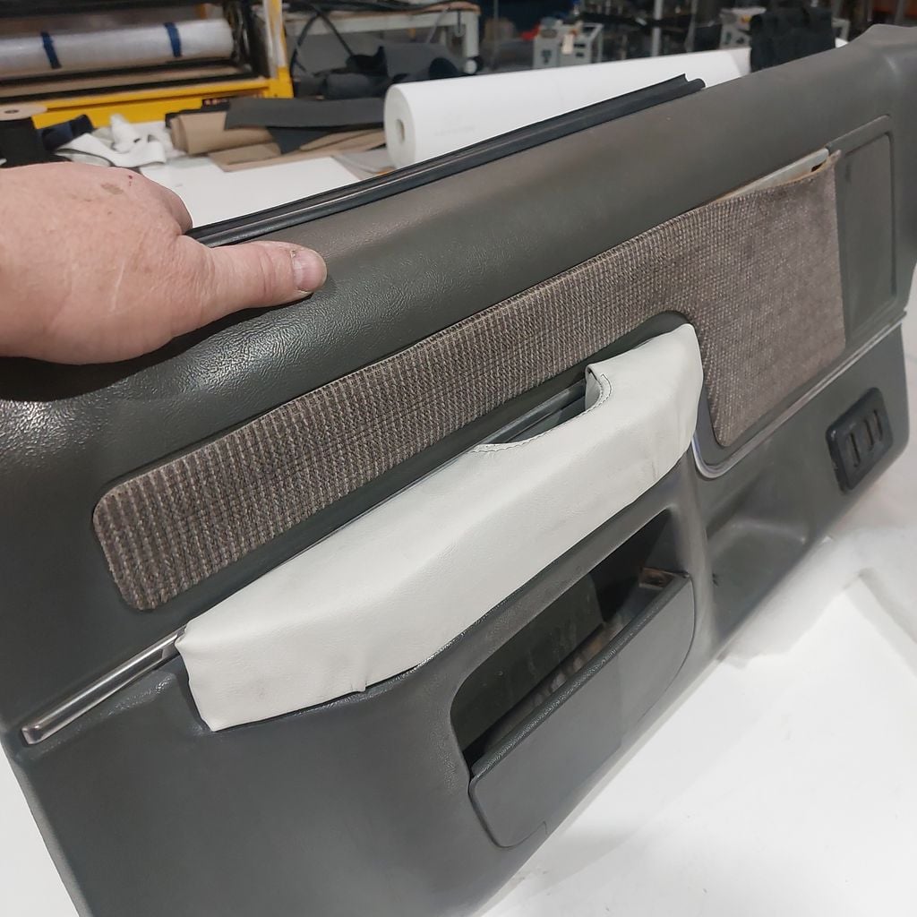 Armrest / Door Pull – 1990-1999 Ford F-150