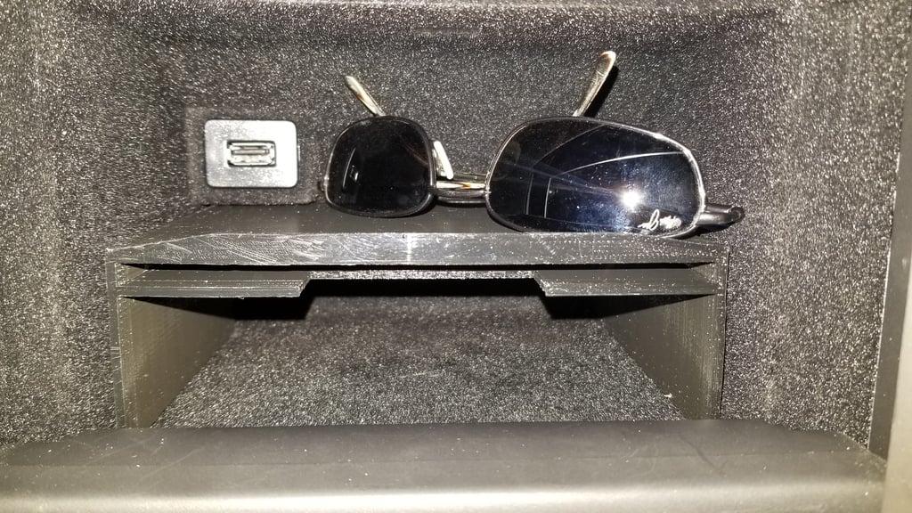 Behind The Screen Shelf – 2016 Chevrolet Corvette