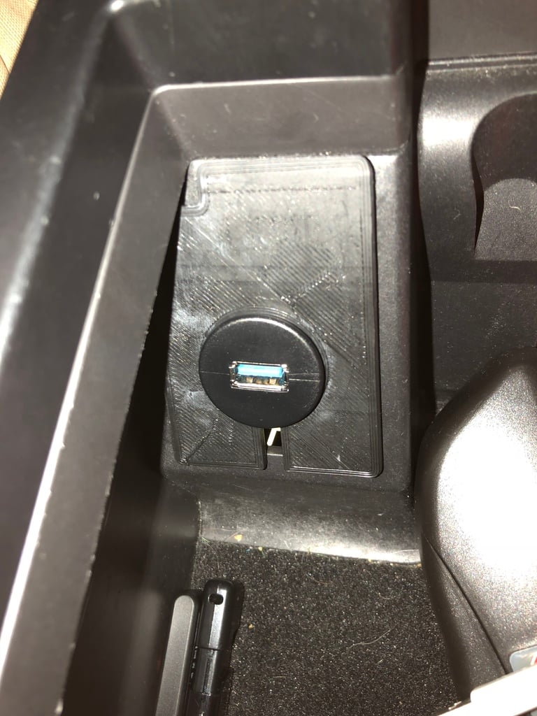 Center Console Panel Cover With Usb Socket Mount – 2005 Ford Mustang