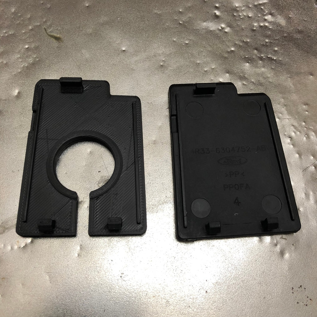 Center Console Panel Cover With Usb Socket Mount – 2005 Ford Mustang