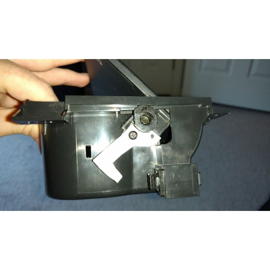 Cup Holder Door Latch – 2006 Infiniti G35 (Sedan)