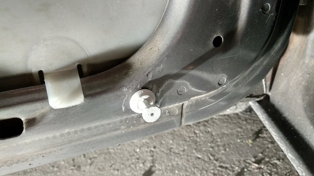 Door Clip Pin – 1990 Volvo 740