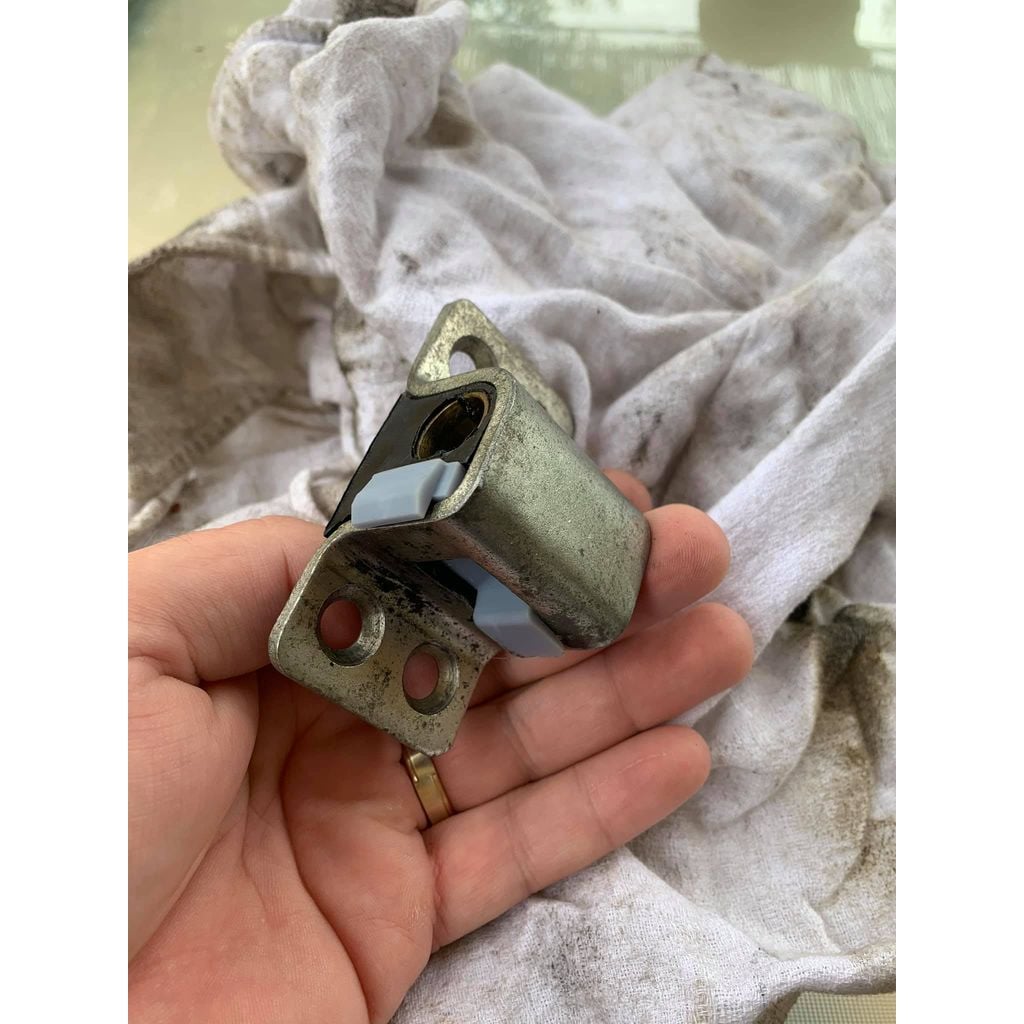 Door Lock Striker – 1976-1986 Mercedes-benz W123 W123