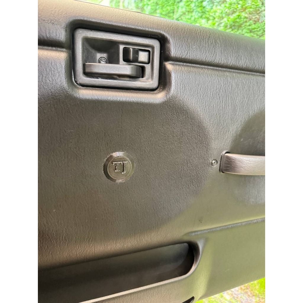 Door Panel Window Crank Hole Plug – 1997-2006 Jeep Wrangler TJ