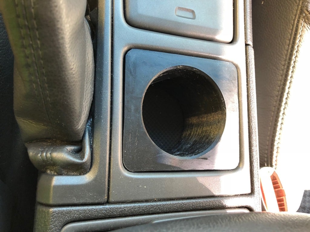 Drink Holder – 2004 Volvo V70