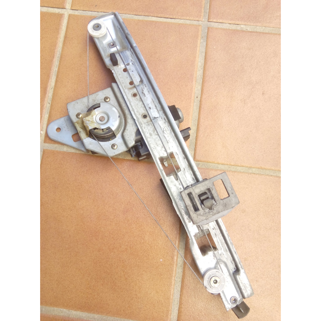 Electric Window Regulator Crystal Support Replacement – 2002-2008 Renault Megane II