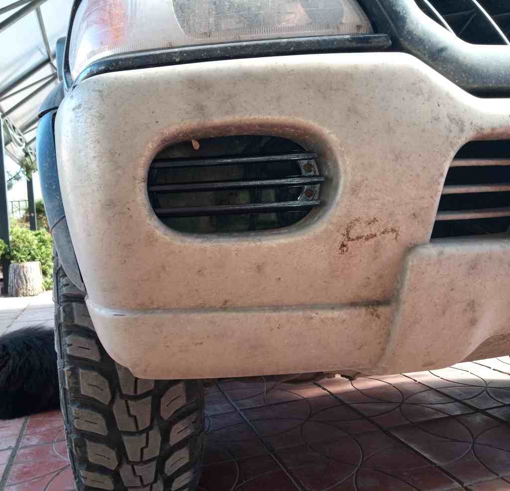 Fog Light Grille Plug – 2004 Mitsubishi Pajero/montero Sport