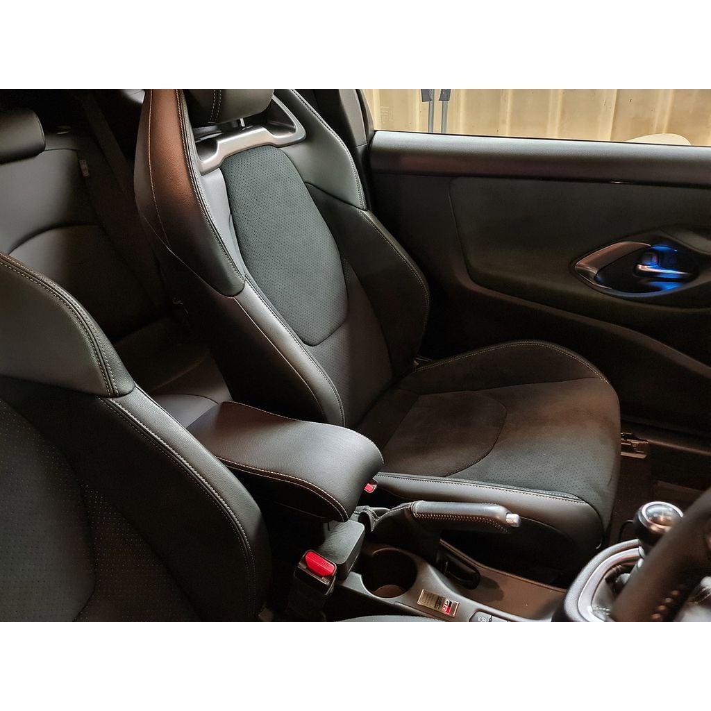 Gr Armrest Hack – 1999 Toyota Yaris (GR Yaris)