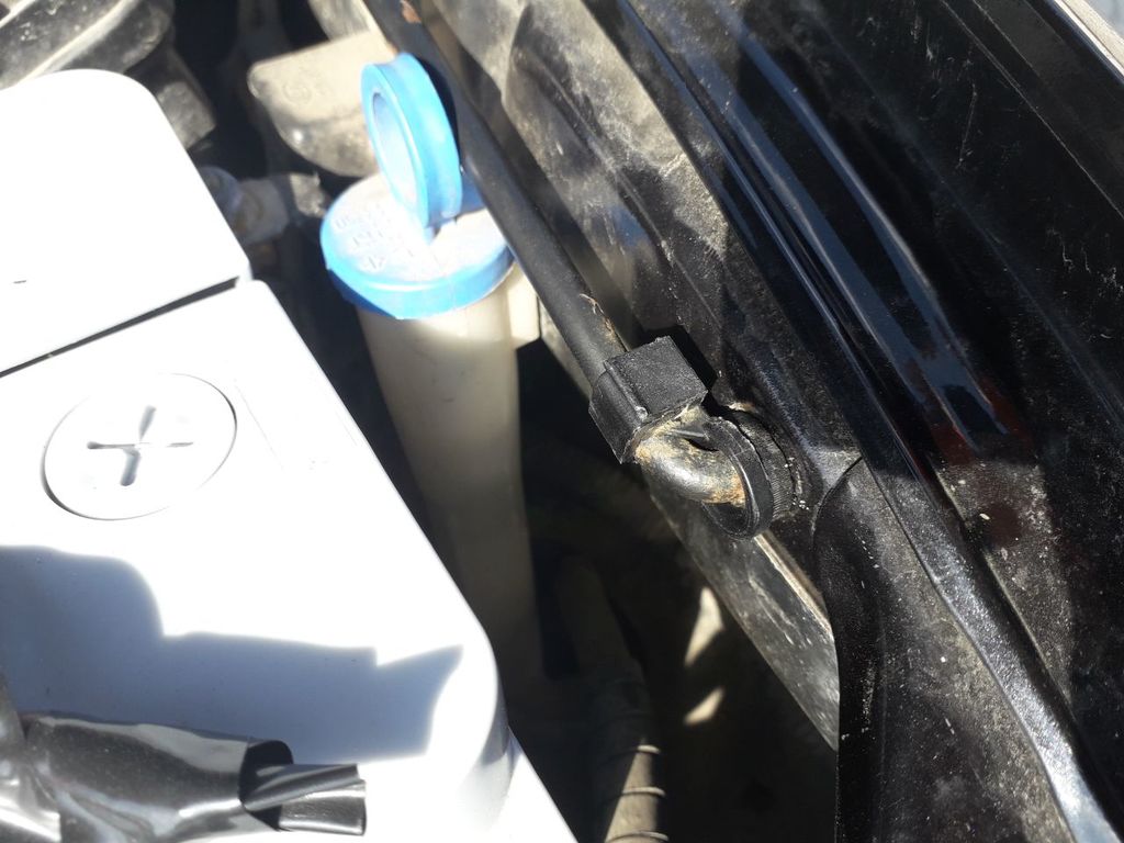 Hood Prop Rod Holder Clip – 2004 Kia Spectra