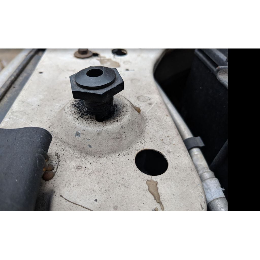 Hood Stop – 1993 Jeep Grand Cherokee (Laredo)