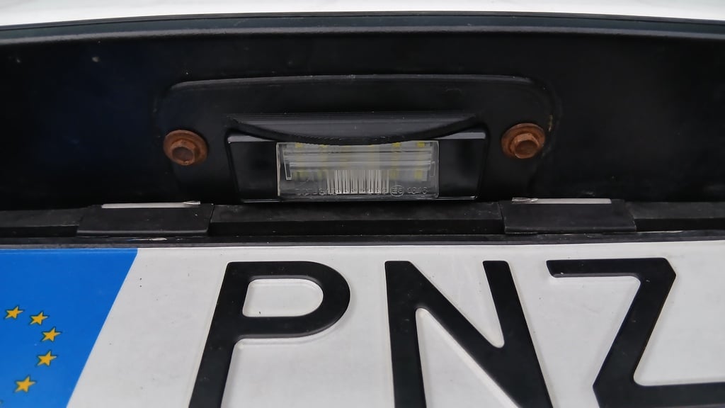 Led License Plate Light Adapter – 2003 Ford Crown Victoria