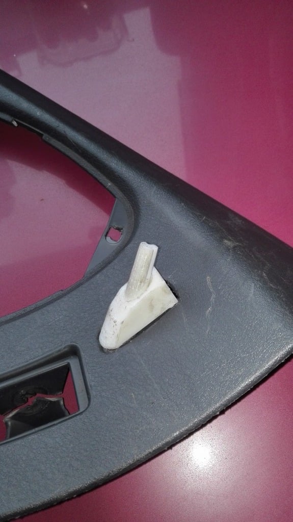 Luggage Cover Hold Clamp – 2000 Volvo V40