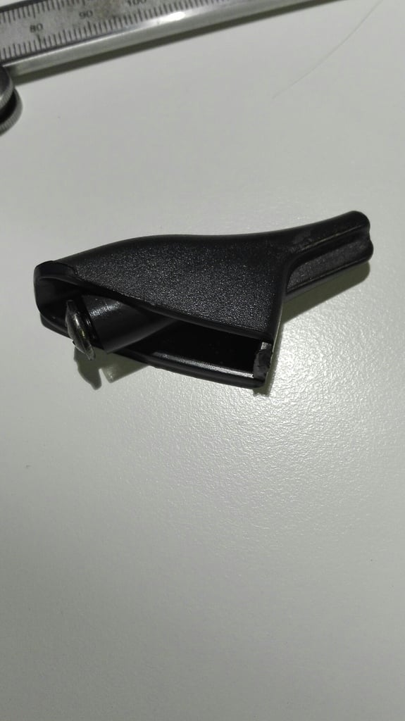Luggage Cover Hold Clamp – 2000 Volvo V40