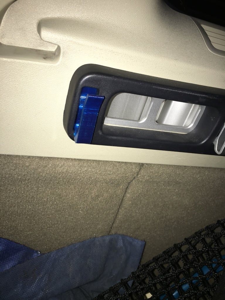 Luggage Hook – 2007 Volvo Xc70