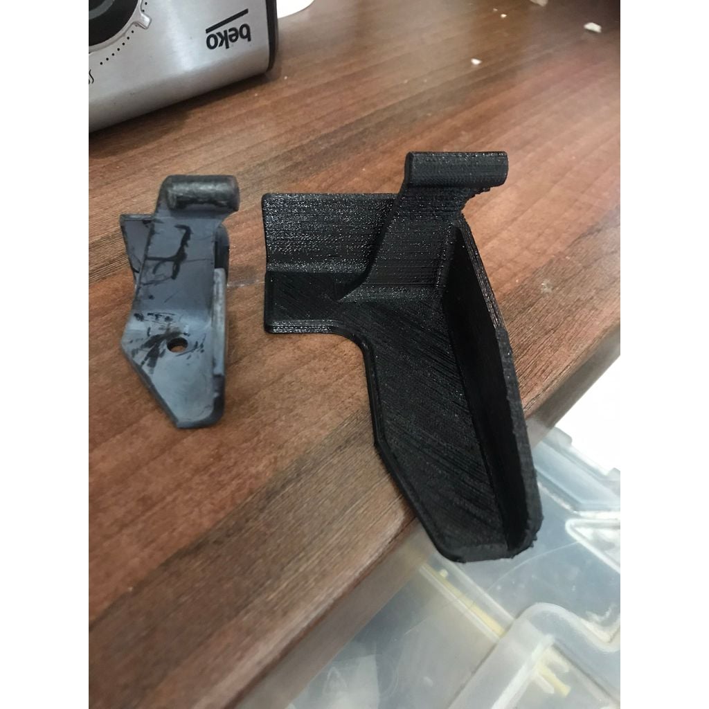 Parcel Shelf Inner Corner Bracket – 1986 Volkswagen Passat B2 (32B Fastback)