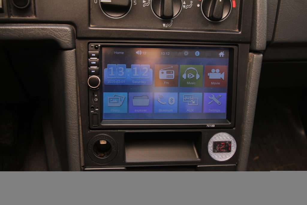 Radio Frame – 1992 Volvo 940
