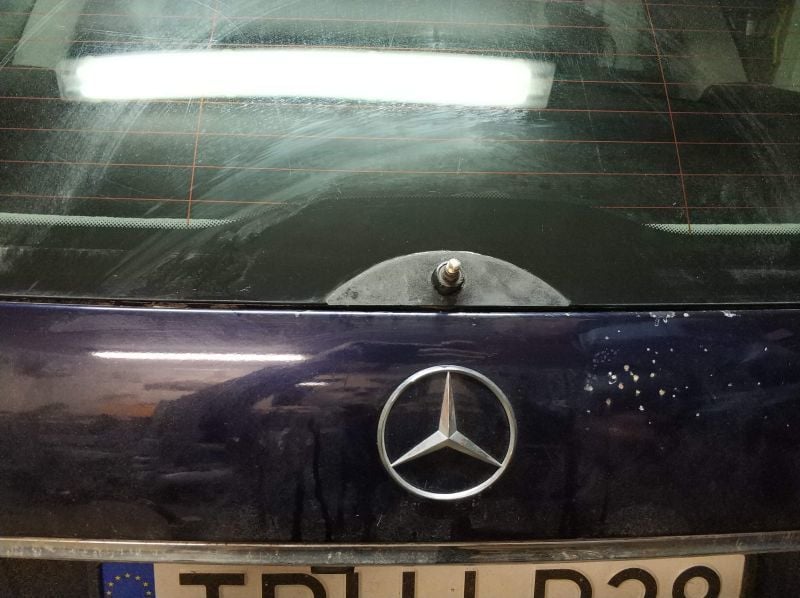 Rear Wiper Window Cover – 2005 Mercedes W211