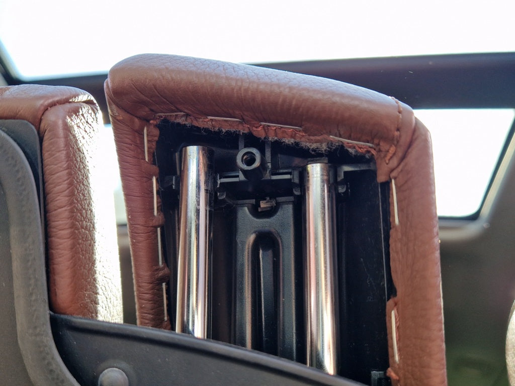 Retractable Armrest Rail Locking Piece – 2004-2013 Bmw 3 Series E9X
