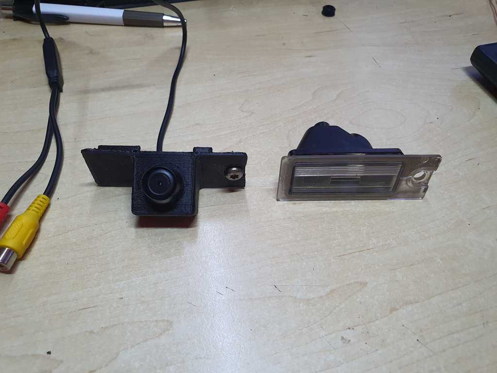 Reverse Camera Adapter – 2007 Volvo V70