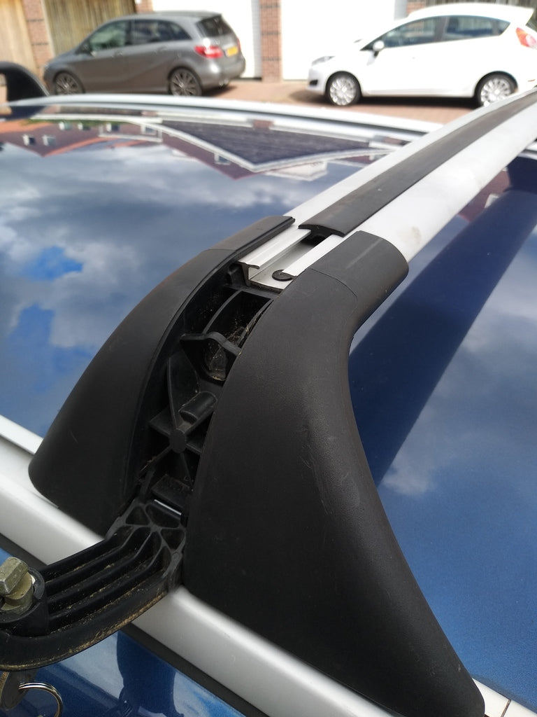 Roof Rail C-track Screw Cover – 2007 Ford Focus MK2 (Fase 1)