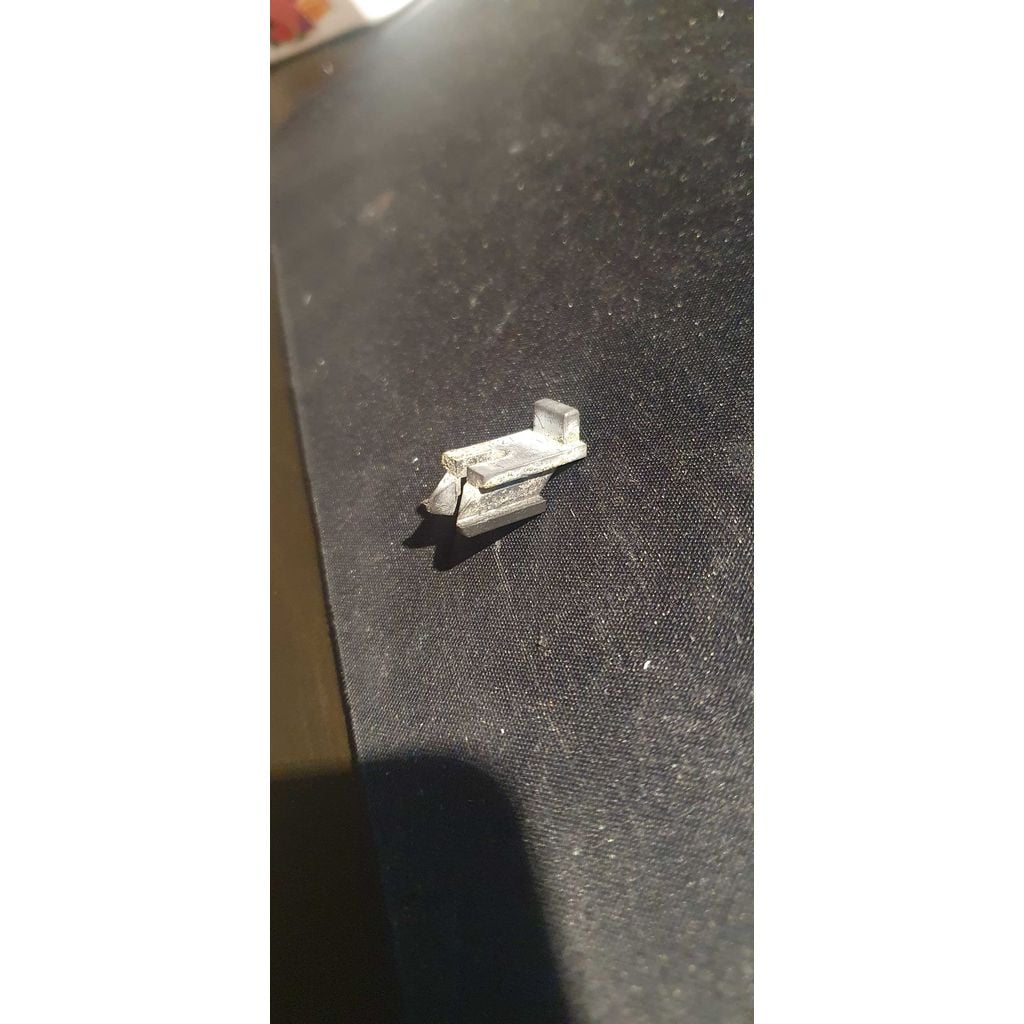 Snowcap Clip – 1984-1992 Volvo 740