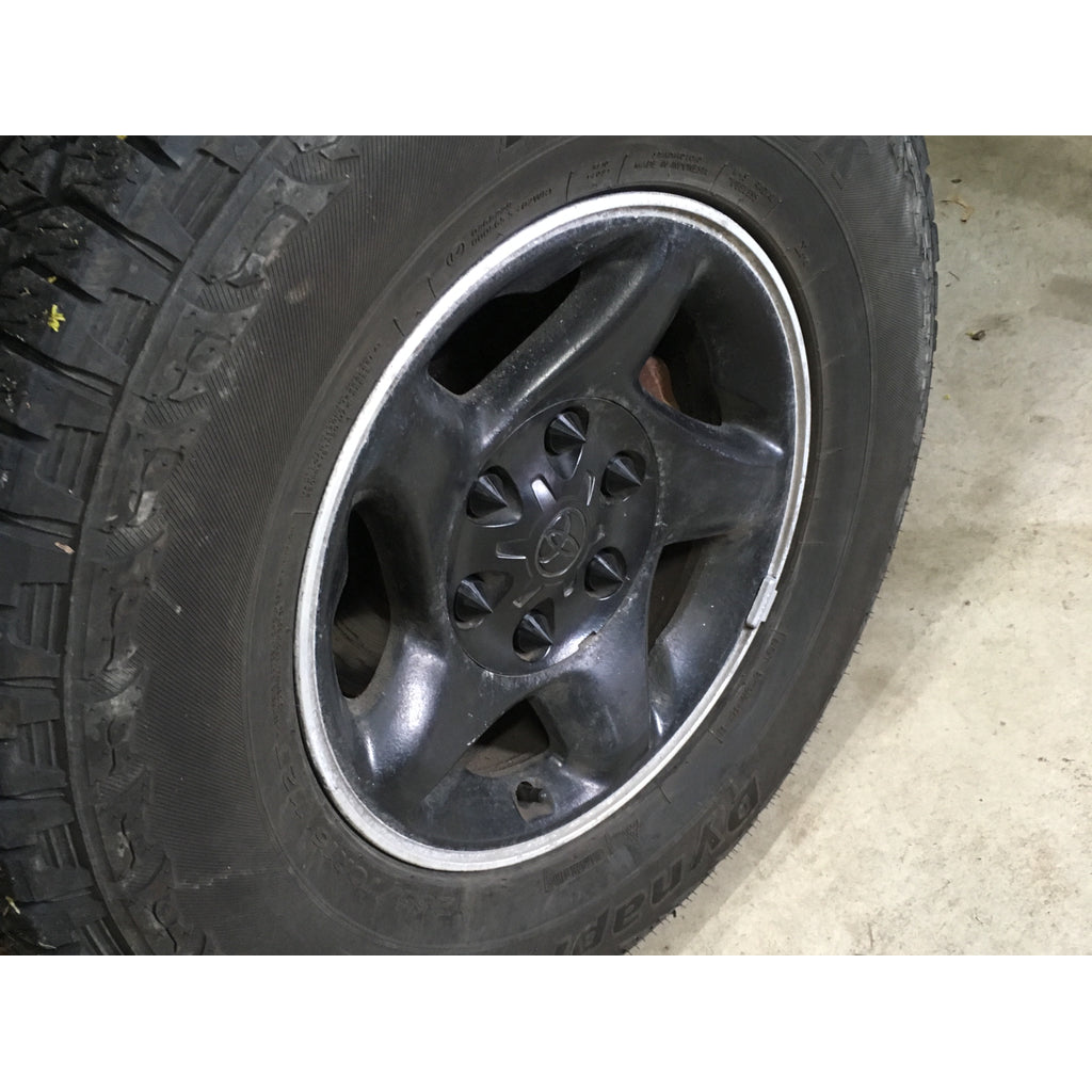 Spiked Lug Nut Caps – 2001 Toyota Tundra 1st Generation