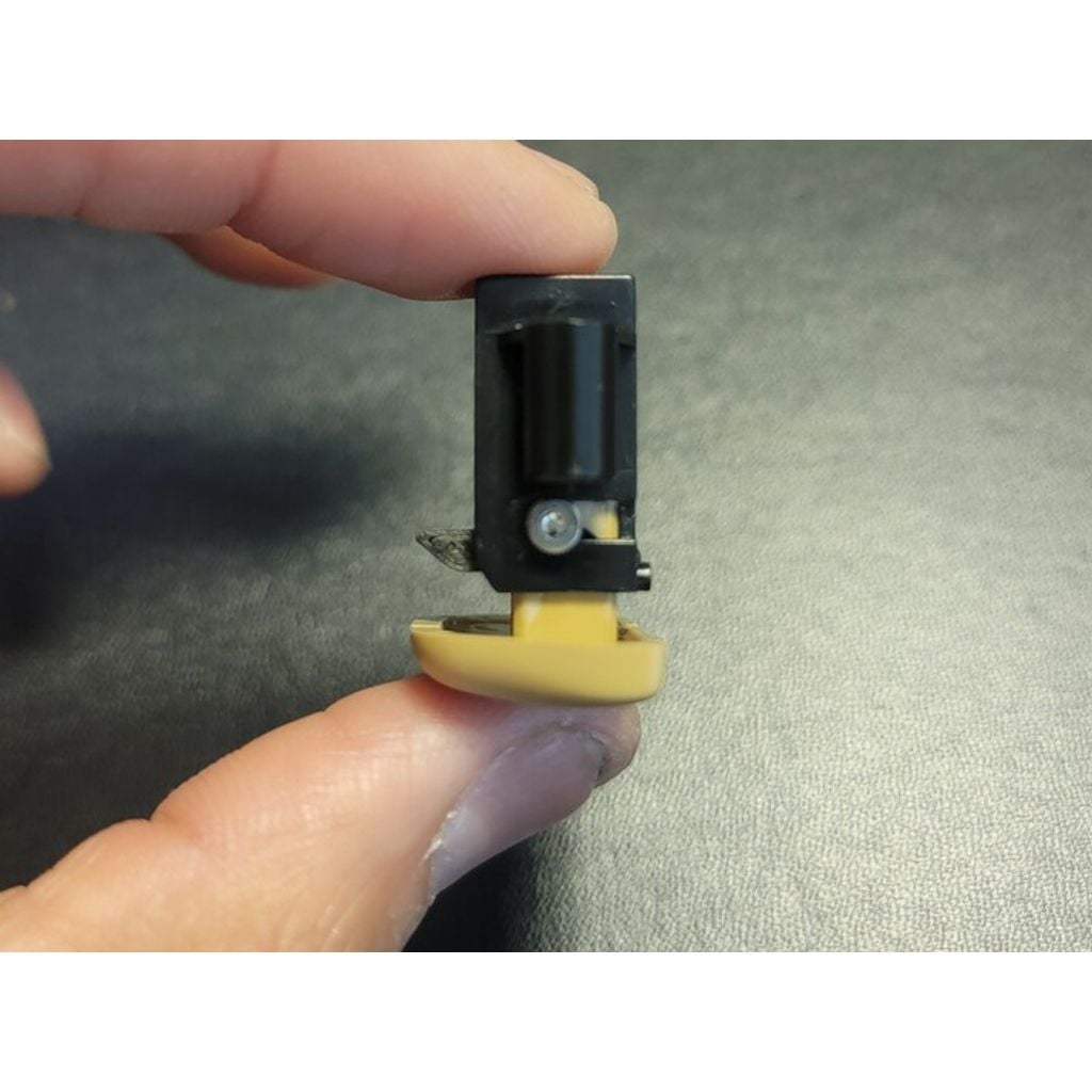 Sunglasses Holder Latch Retainer – 2001-2006 Lexus Ls430 UCF30