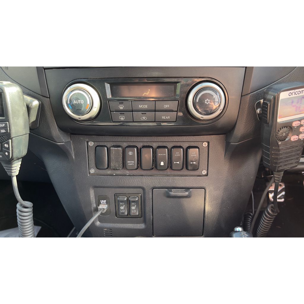 Switch Panel Card Slot Gen 4 Pajero / Shogun / Montero – 2006-2021 Mitsubishi Pajero 4th Gen