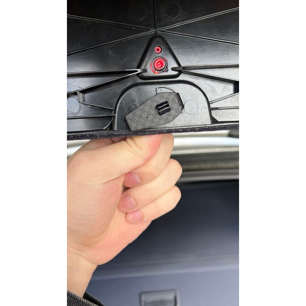 Triangle Compartment Latch – 2001-2005 Audi A4 B6
