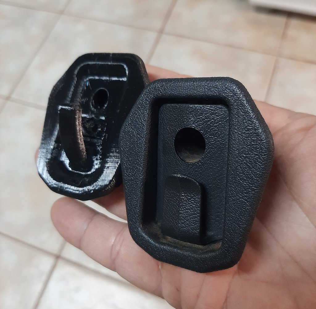 Trunk Hook – 2000 Mitsubishi Pajero Io