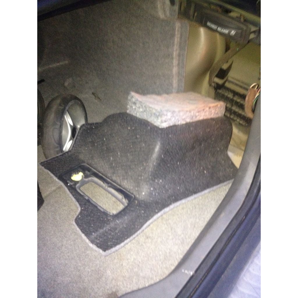 Trunk Side Panel Access Latch – 2001 Volvo S60