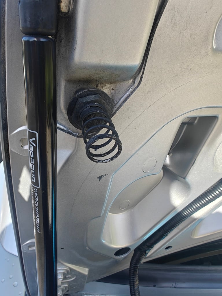 Trunk Spring Stopper – 1994-2004 Ford Mustang