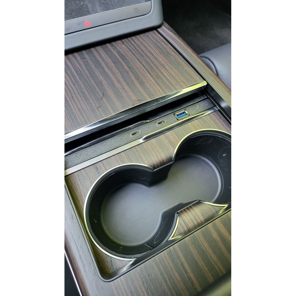Usb Hub Center Console – 2022 Tesla Model S