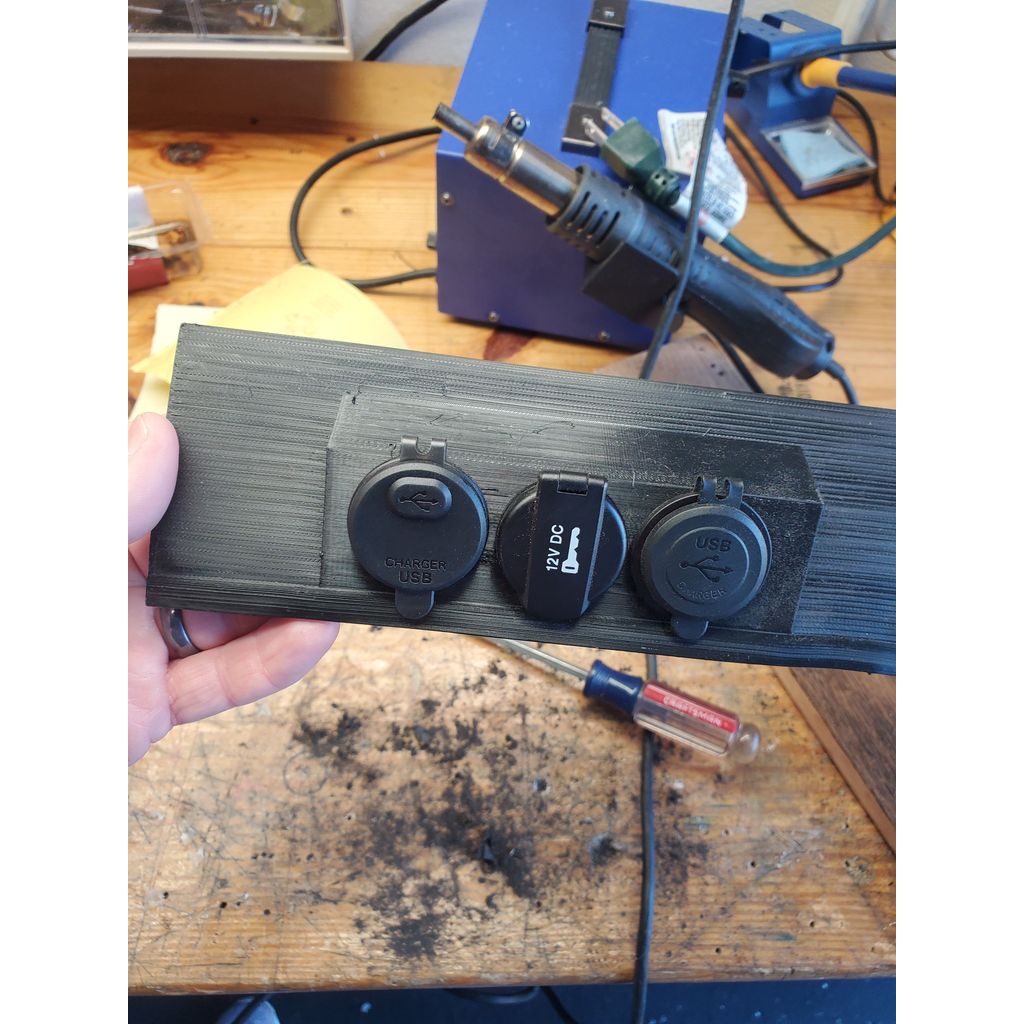Usb Panel Insert – 2017 Dodge Ram 1500