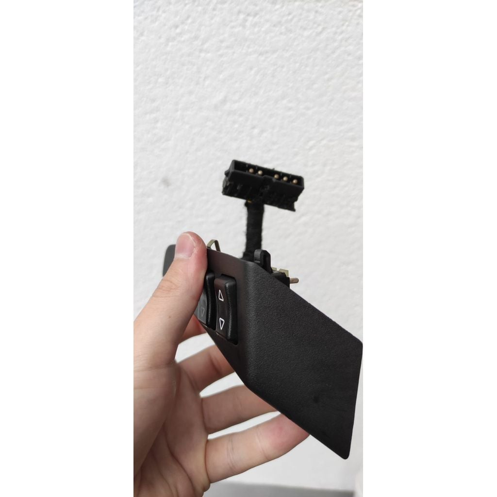 Window Switch Panel Clip – 1985-1991 Porsche 944